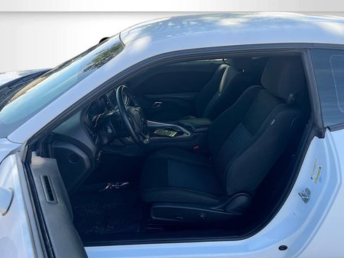 Used 2022 Dodge Challenger SXT w/ Driver Convenience Group AWD/4WD image 19