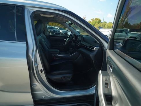 Used 2022 Toyota Highlander XLE image 20