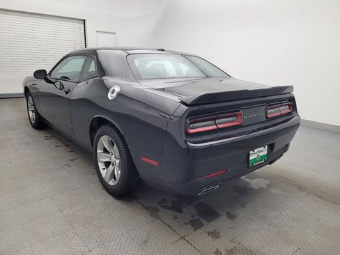 Used 2019 Dodge Challenger SXT image 5