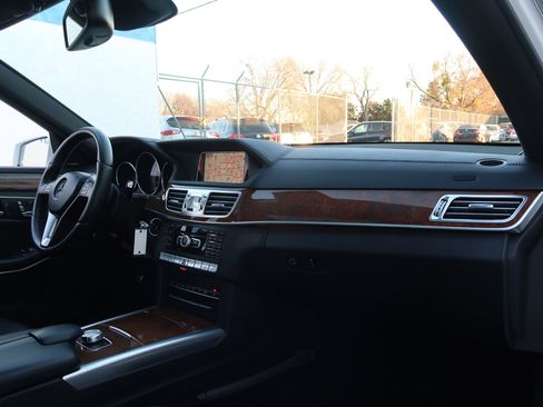 Used 2015 Mercedes-Benz E 400 4MATIC Sedan image 31