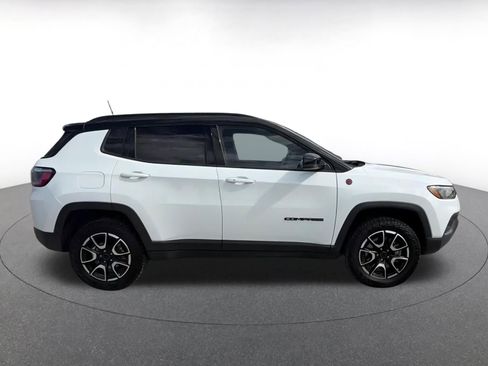 Used 2025 Jeep Compass Trailhawk image 16