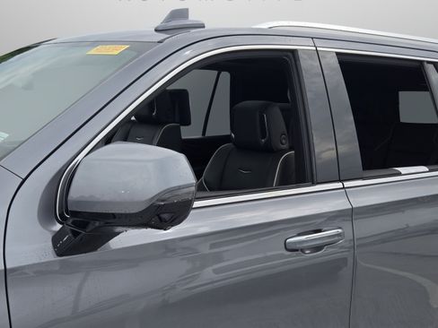 Used 2021 Cadillac Escalade Premium Luxury AWD/4WD image 11