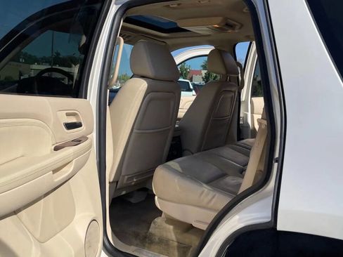 Used 2007 Cadillac Escalade AWD w/ Information Package image 18