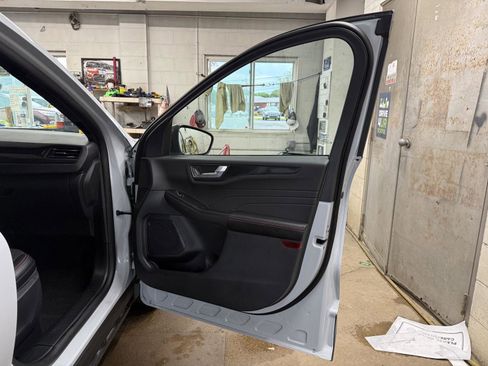 Used 2025 Ford Escape ST-Line w/ Equipment Group 301A FWD image 15