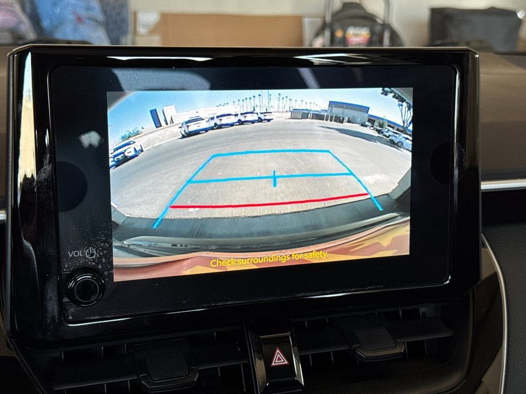 Used 2025 Toyota Corolla LE FWD image 17