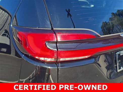 Used 2024 Chrysler Pacifica Touring-L image 35