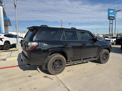 Used 2023 Toyota 4Runner SR5 Premium image 3