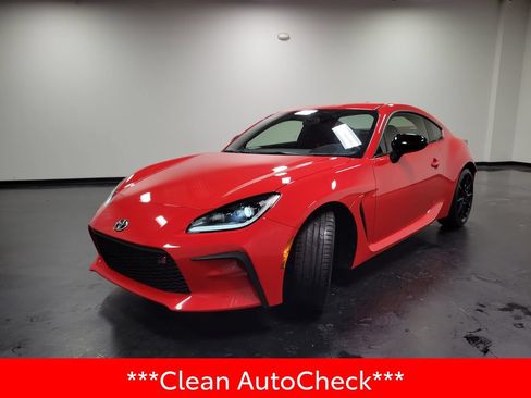 Used 2025 Toyota GR86 Premium w/ ALL Weather Mat Package (TMS) RWD image 4