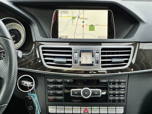 Used 2014 Mercedes-Benz E 550 4MATIC Sedan image 14