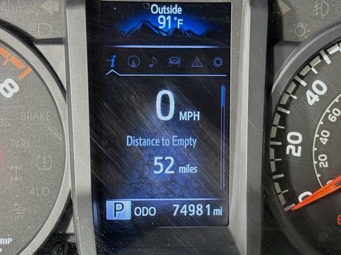 Used 2018 Toyota Tacoma SR RWD image 22