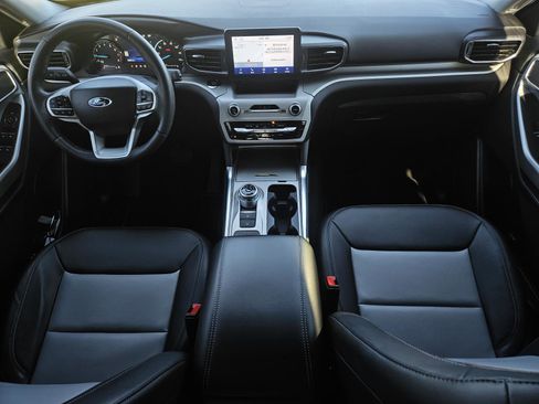 Used 2023 Ford Explorer XLT w/ Equipment Group 202A image 31