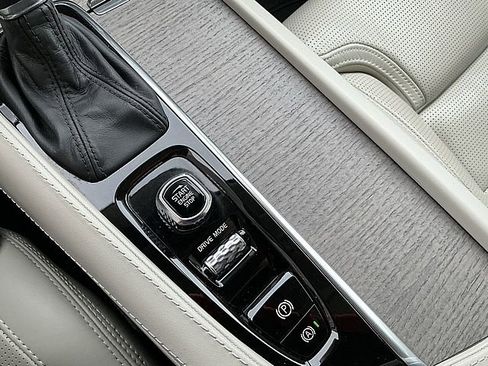 Used 2021 Volvo XC90 T6 Inscription image 25