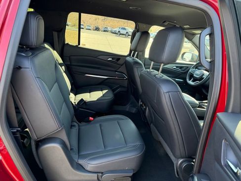 Used 2025 Chevrolet Traverse LT AWD/4WD image 17