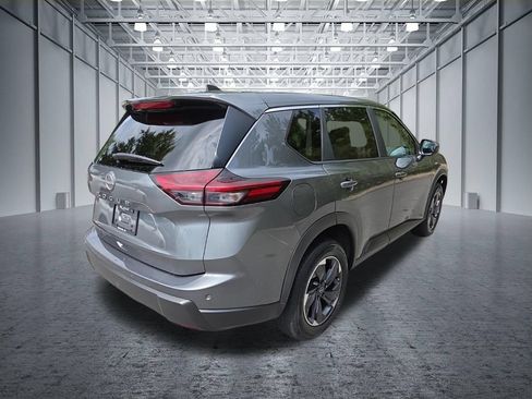 Certified 2025 Nissan Rogue SV FWD image 9