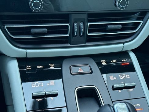 Certified 2023 Porsche Macan S AWD/4WD image 21