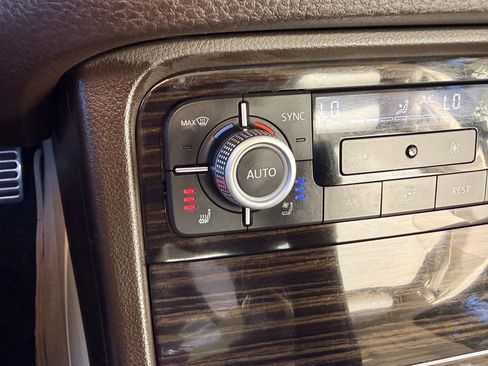 Used 2016 Volkswagen Touareg Executive image 21