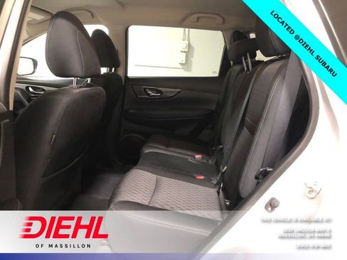 Used 2019 Nissan Rogue SV image 16