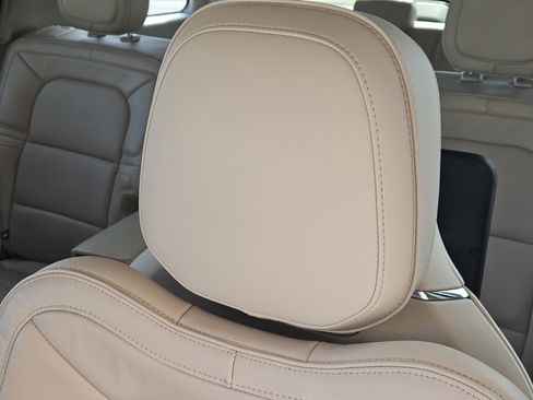 Used 2019 Lincoln Navigator Reserve image 16