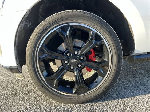 Used 2023 Ford Expedition Limited image 12