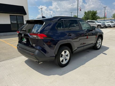 Used 2021 Toyota RAV4 XLE AWD/4WD image 16