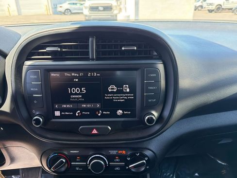 Used 2025 Kia Soul LX w/ LX Technology Package FWD image 11