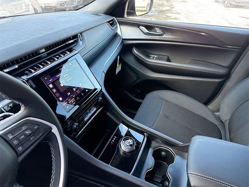 New 2025 Jeep Grand Cherokee L Laredo image 25