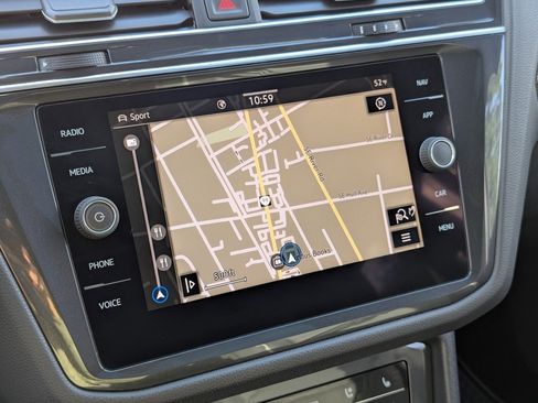 Certified 2022 Volkswagen Tiguan SEL R-Line image 21