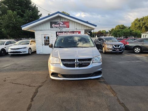 Used 2015 Dodge Grand Caravan SE w/ Quick Order Package 29E SE FWD image 2