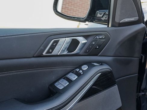 Used 2023 BMW X7 M60i image 9