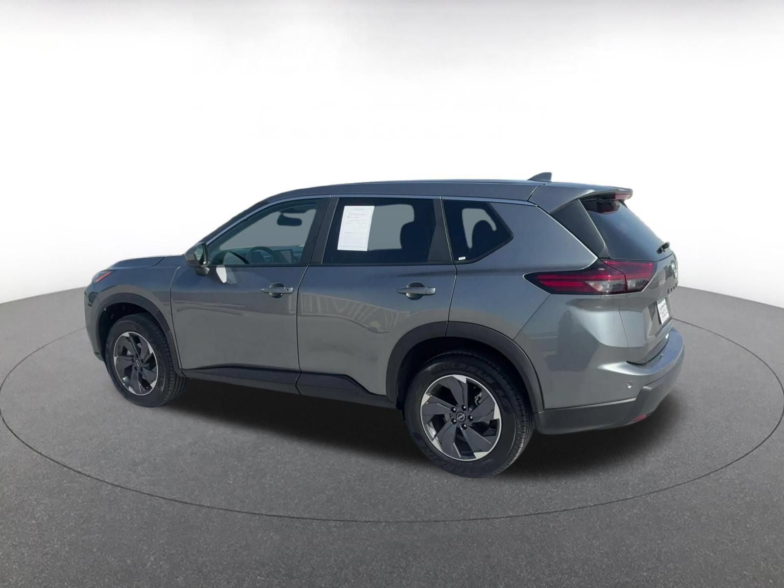 Used 2025 Nissan Rogue SV FWD image 9