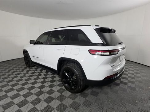 Certified 2023 Jeep Grand Cherokee Limited w/ Luxury Tech Group II image 7