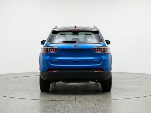Used 2025 Jeep Compass Trailhawk AWD/4WD image 7
