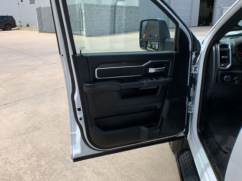 Used 2025 RAM 2500 Big Horn AWD/4WD image 12