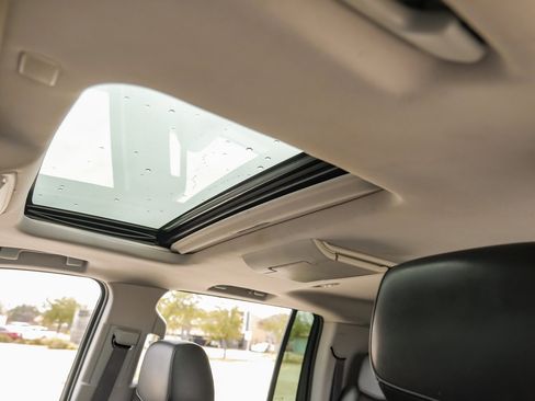 Used 2017 Cadillac Escalade ESV Luxury image 5