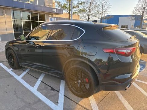 Used 2018 Alfa Romeo Stelvio Ti image 4