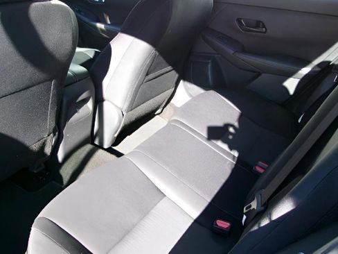 Used 2024 Nissan Sentra SV FWD image 9