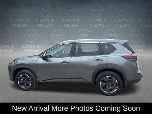 Used 2025 Nissan Rogue SV w/ SV Premium Package FWD image 3