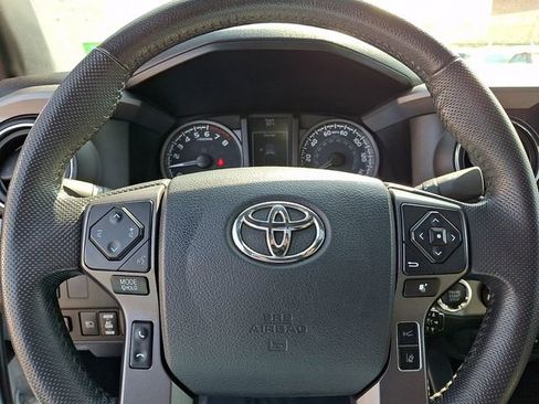Used 2020 Toyota Tacoma TRD Off-Road w/ TRD Premium Off Road Package AWD/4WD image 19
