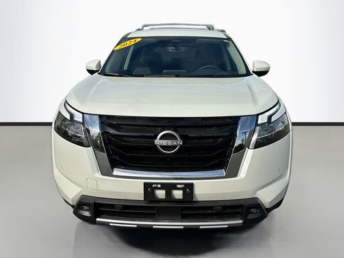 Used 2024 Nissan Pathfinder SL image 2