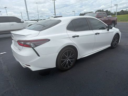 Used 2021 Toyota Camry SE FWD image 5