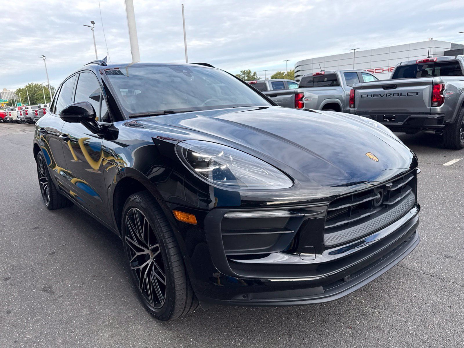 Used 2023 Porsche Macan Turbo AWD/4WD image 4