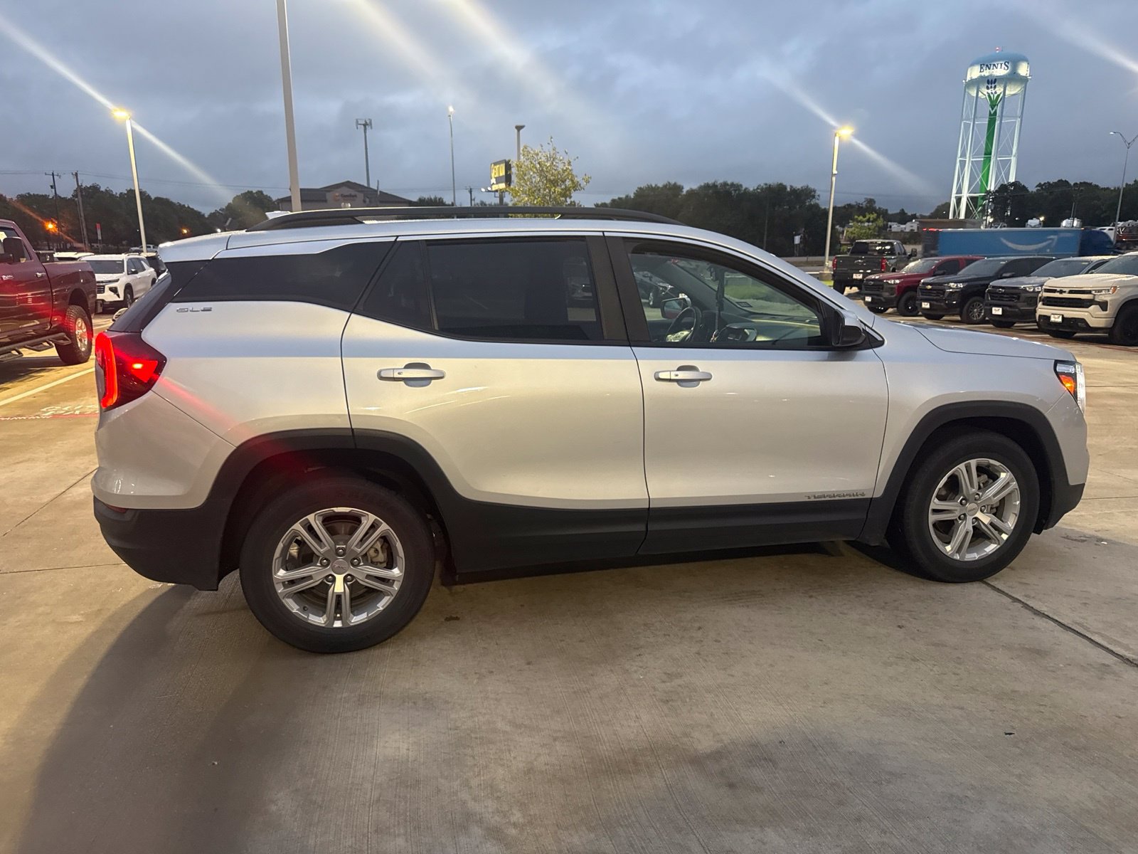 Used 2022 GMC Terrain SLE w/ Driver Convenience Package FWD image 6