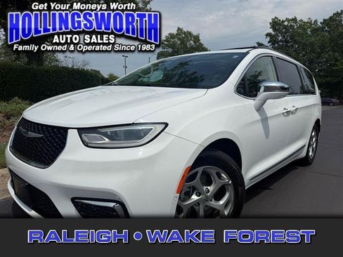 Used 2022 Chrysler Pacifica Limited FWD image 1