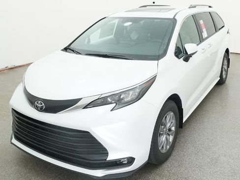 New 2026 Toyota Sienna XLE FWD image 41