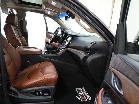 Used 2017 Cadillac Escalade Premium Luxury AWD/4WD image 8