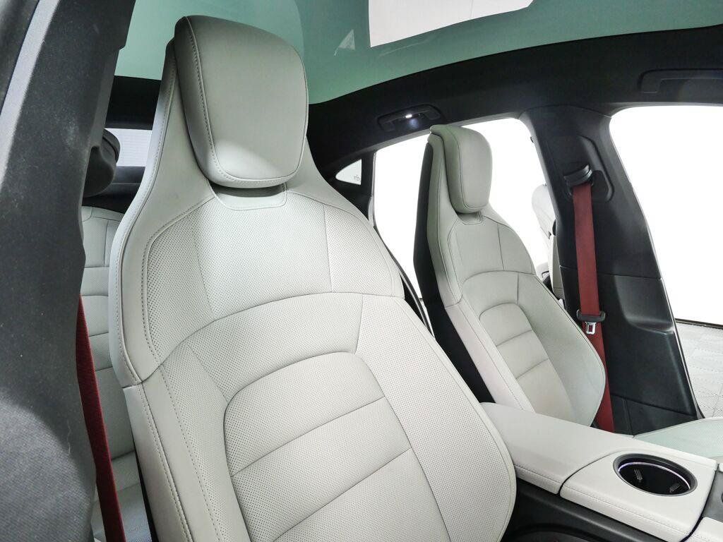 Used 2023 Porsche Taycan RWD image 25