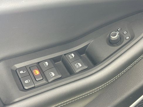 Used 2022 Jeep Grand Cherokee Limited image 17