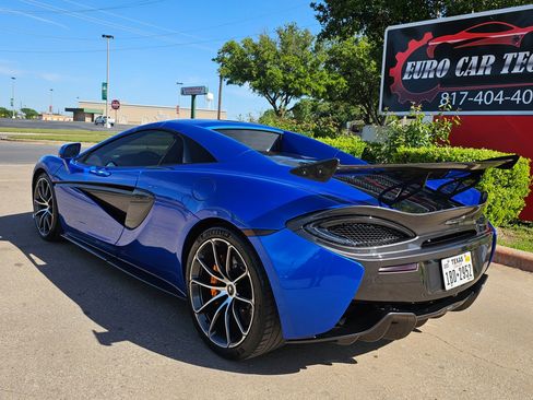 Used 2019 McLaren 570S Spider image 3