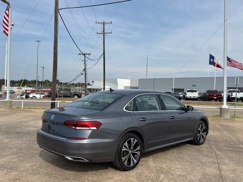 Used 2022 Volkswagen Passat 2.0T SE FWD image 20