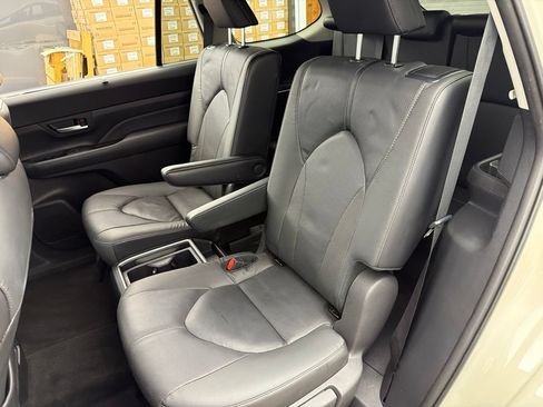 Used 2024 Toyota Grand Highlander AWD image 24